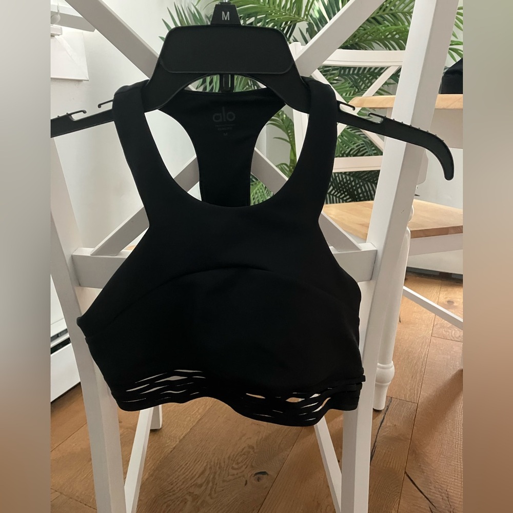 Alo Yoga Razorback Sports Bra